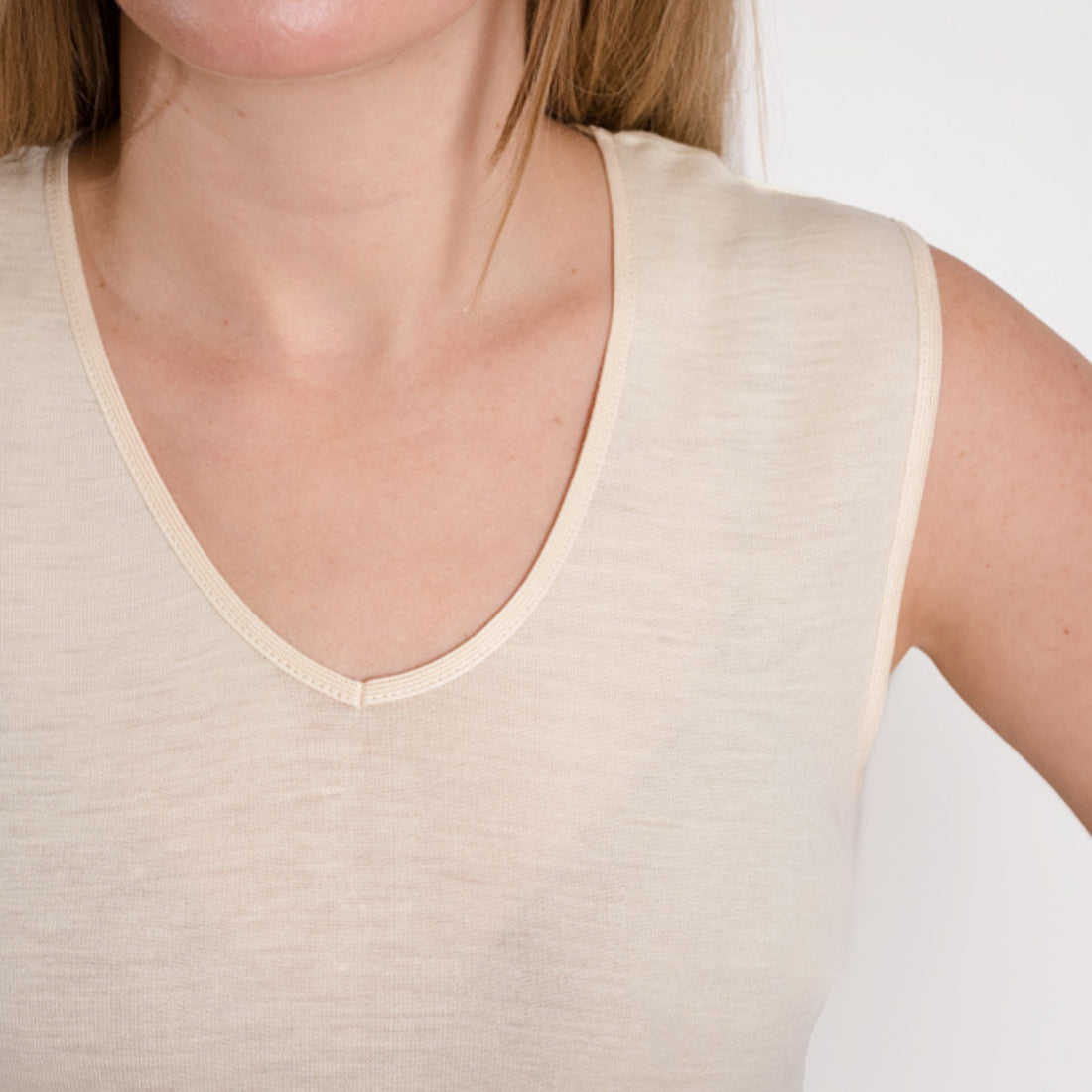 Hocosa Women's Sleeveless Undershirt in Wool-Silk Blend